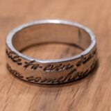 Individueller Ring, gestaltet von einem Teilnehmer während eines kreativen Workshops im Atelier Mein Meisterwerk – perfekte Gruppenaktivität und Teamausflug in Basel.