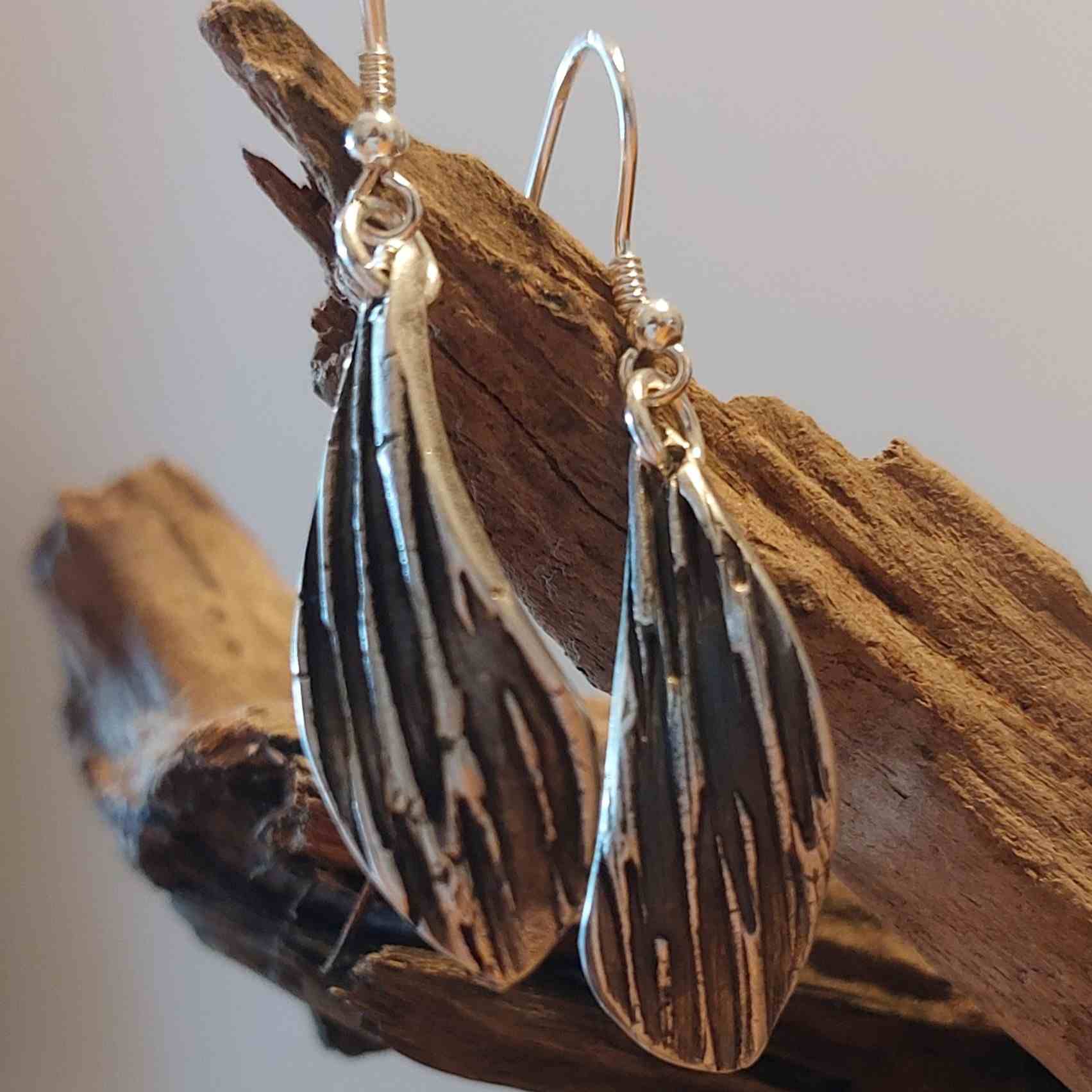 Silberohrringe mit Pariser Oxid veredelt, gestaltet im Kreativen Silberschmuck Workshop Basel für einen ausdrucksstarken Kontrast.4Silberohrringe mit Pariser Oxid veredelt, gestaltet im Kreativen Silberschmuck Workshop Basel für einen ausdrucksstarken Kontrast.4.